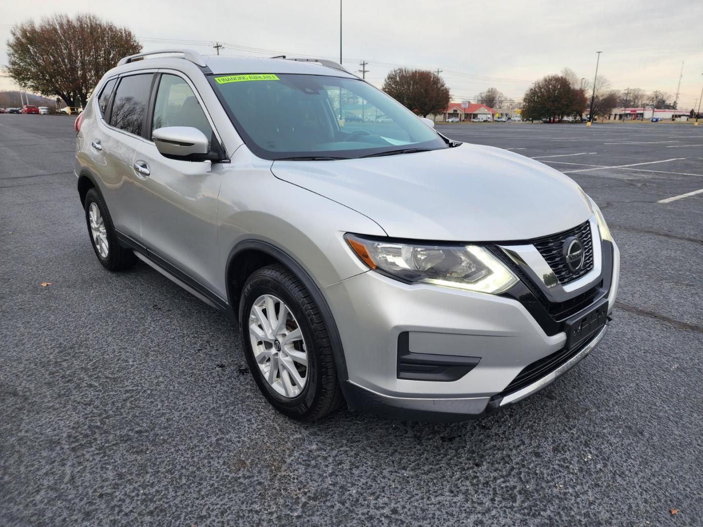2019 Silver /Black Nissan Rogue SV (KNMAT2MV2KP) with an 2.5 4cyl. engine, Automatic transmission, located at 1221 Madison St., Shelbyville, TN, 37160, (931) 680-9439, 0.000000, 0.000000 - Photo#1